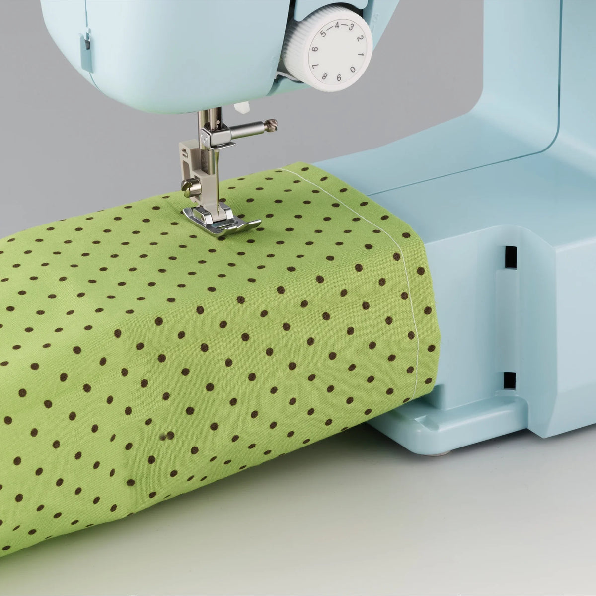 Brother LX3817- Beginner Sewing Machine, 17 Stiches