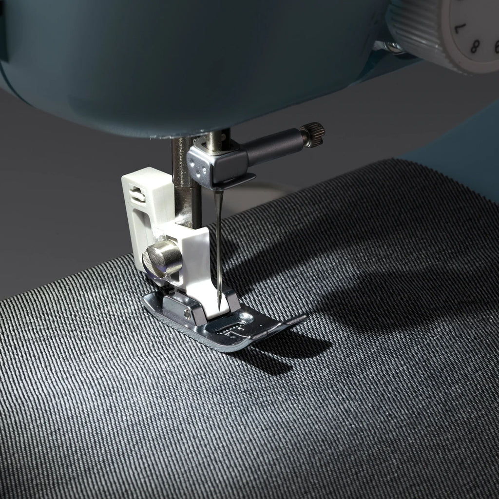 Brother LX3817- Beginner Sewing Machine, 17 Stiches